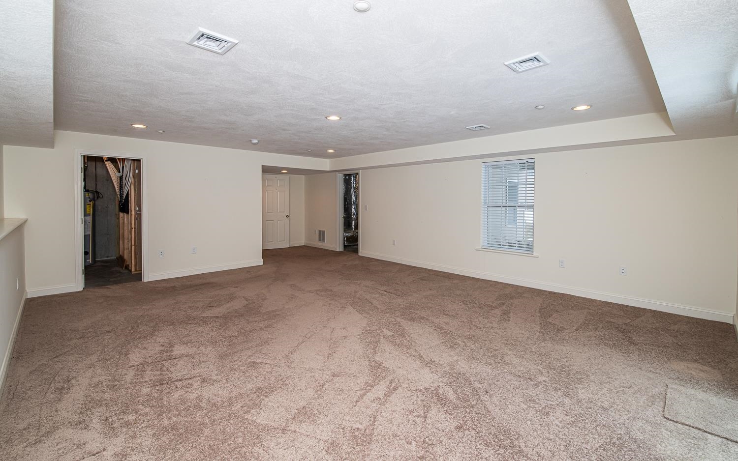 Newton, New Hampshire 03858, United States, 2 Bedrooms Bedrooms, ,3 BathroomsBathrooms,Residential,Pending,18160