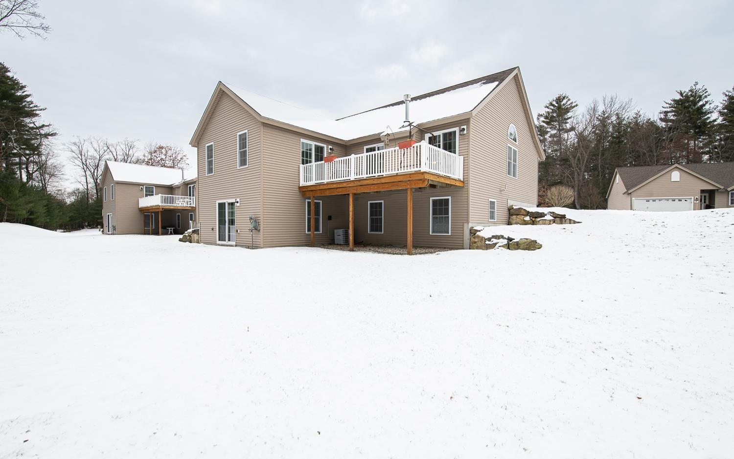 Newton, New Hampshire 03858, United States, 2 Bedrooms Bedrooms, ,3 BathroomsBathrooms,Residential,Pending,18160