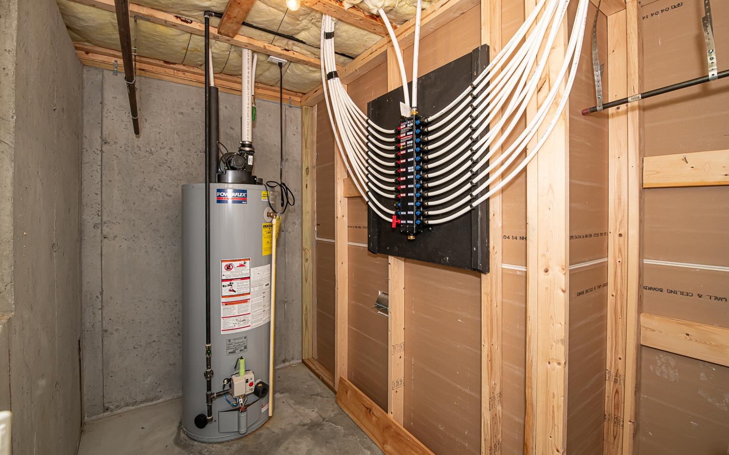 Newton, New Hampshire 03858, United States, 2 Bedrooms Bedrooms, ,3 BathroomsBathrooms,Residential,Pending,18160