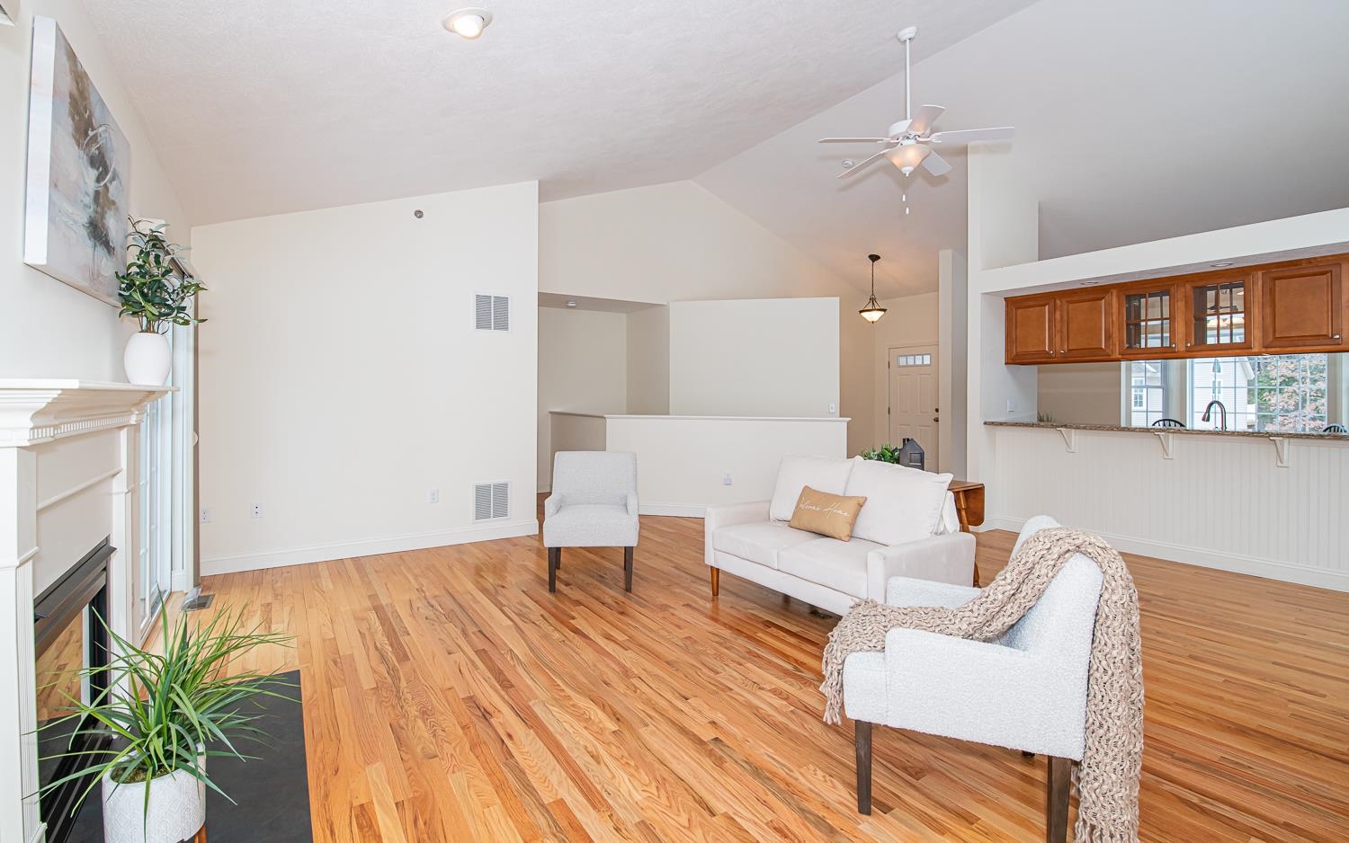 Newton, New Hampshire 03858, United States, 2 Bedrooms Bedrooms, ,3 BathroomsBathrooms,Residential,Pending,18160