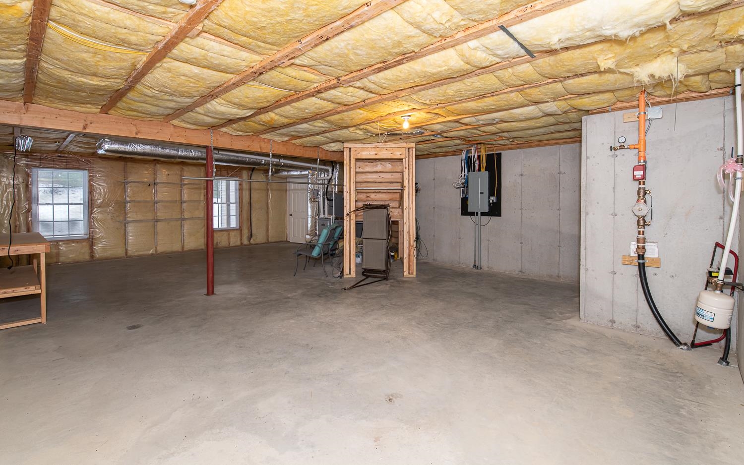 Newton, New Hampshire 03858, United States, 2 Bedrooms Bedrooms, ,3 BathroomsBathrooms,Residential,Pending,18160