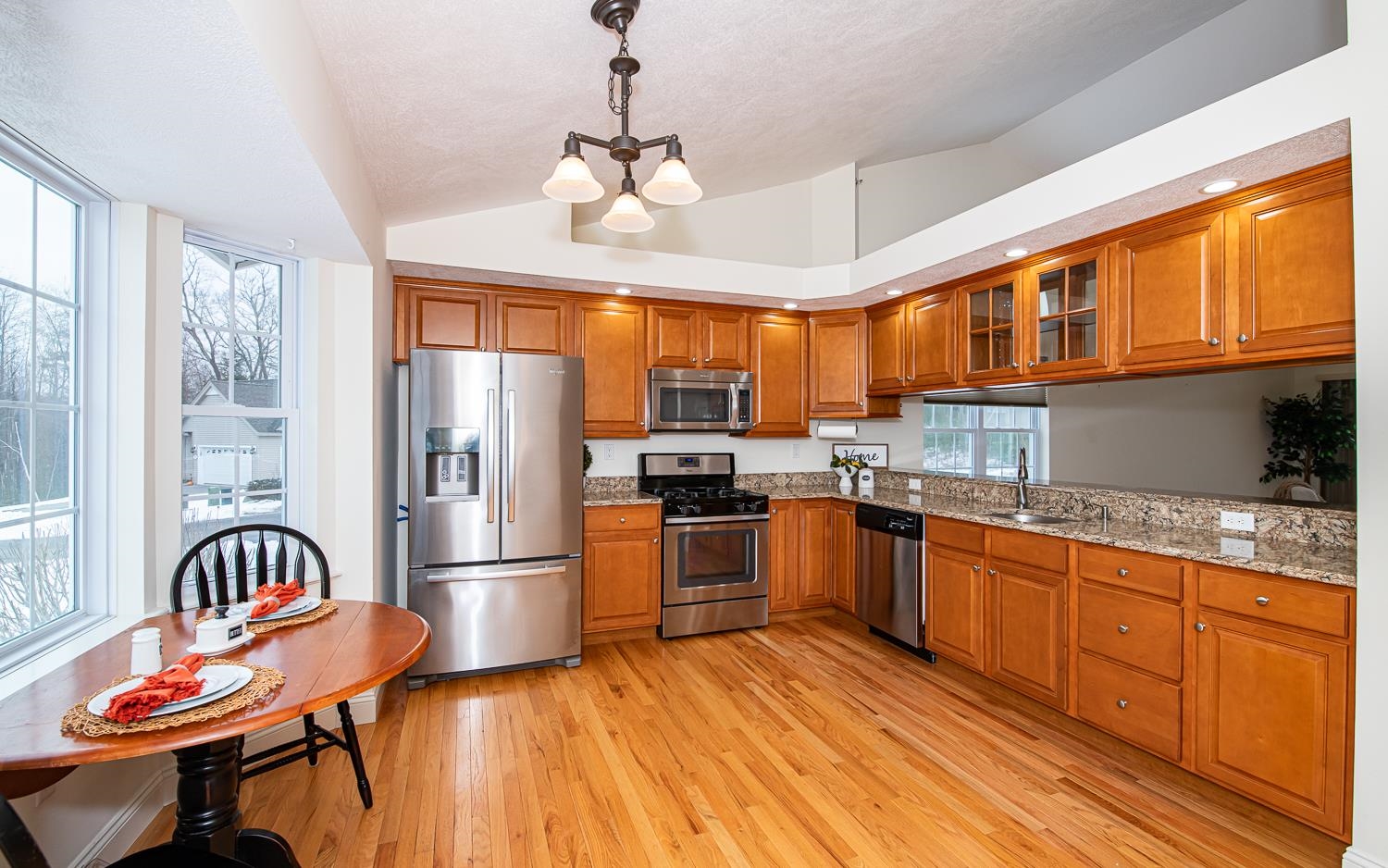 Newton, New Hampshire 03858, United States, 2 Bedrooms Bedrooms, ,3 BathroomsBathrooms,Residential,Pending,18160