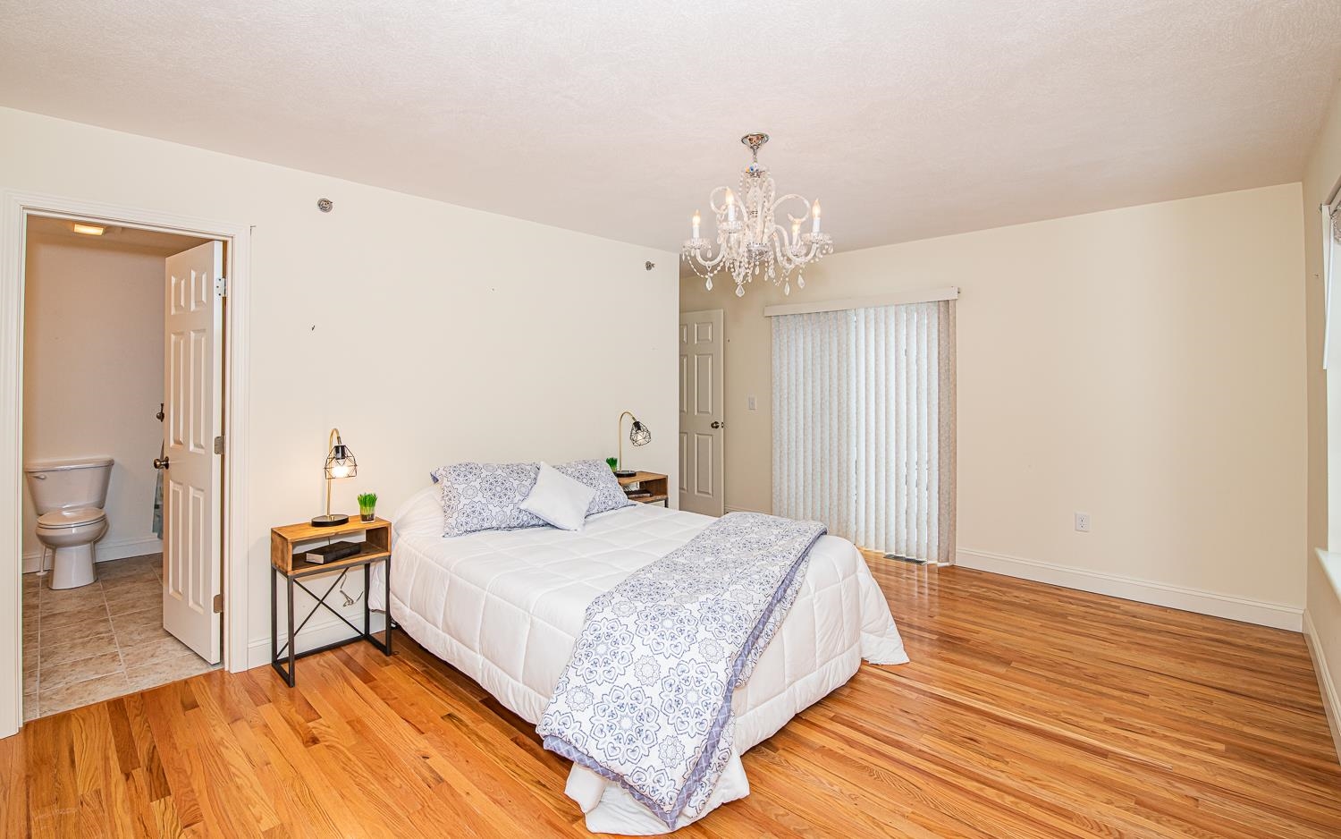 Newton, New Hampshire 03858, United States, 2 Bedrooms Bedrooms, ,3 BathroomsBathrooms,Residential,Pending,18160