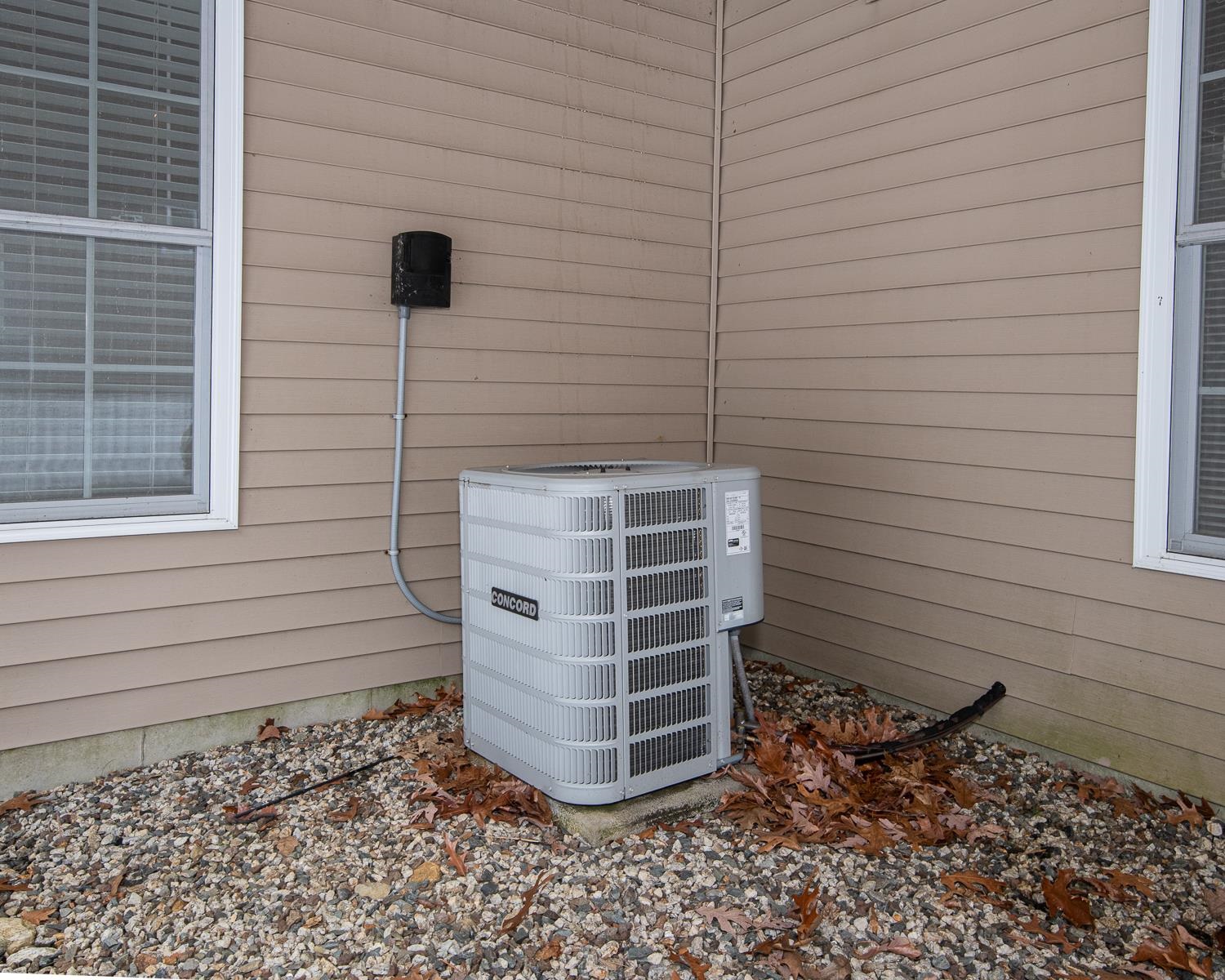 Newton, New Hampshire 03858, United States, 2 Bedrooms Bedrooms, ,3 BathroomsBathrooms,Residential,Pending,18160