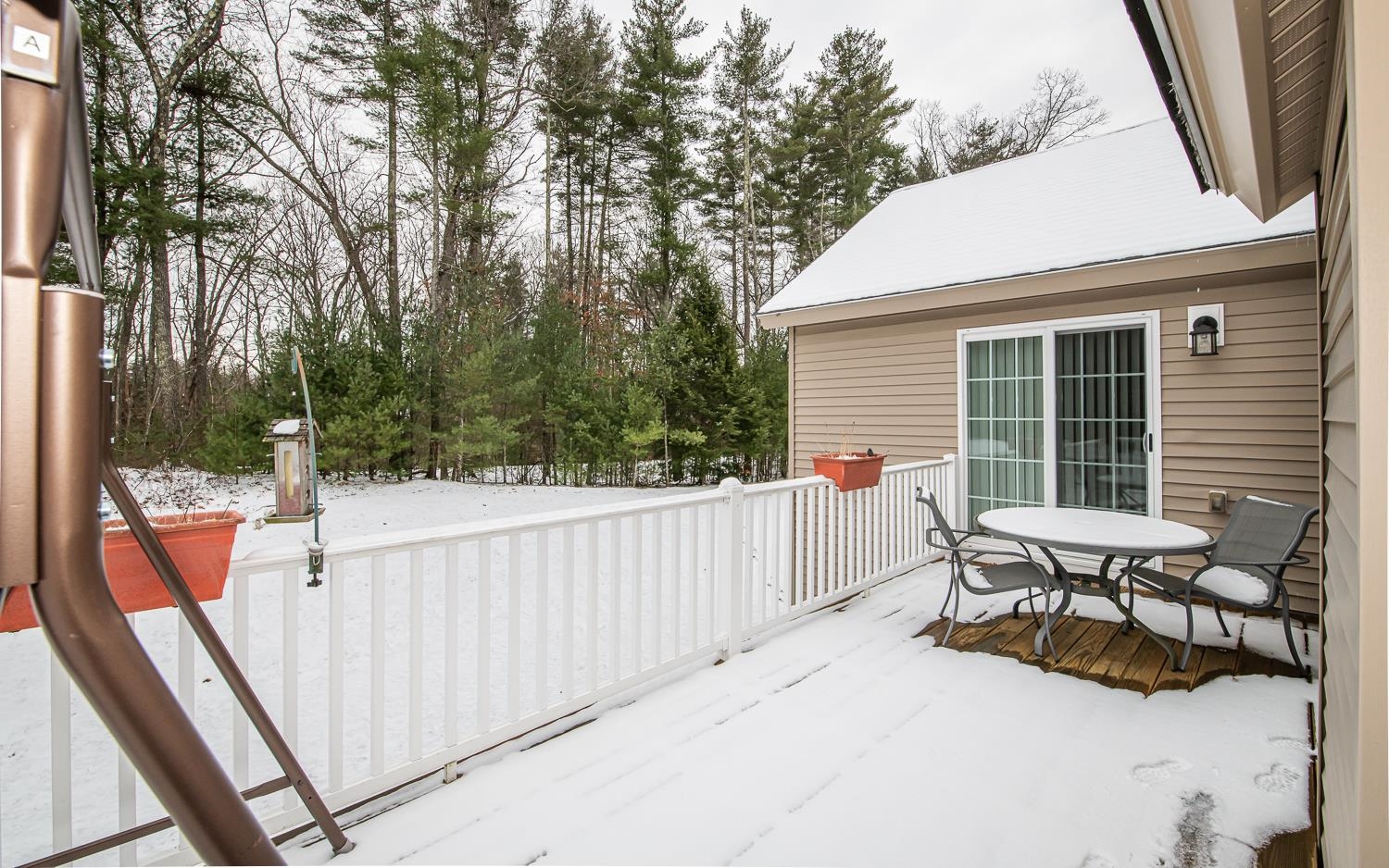 Newton, New Hampshire 03858, United States, 2 Bedrooms Bedrooms, ,3 BathroomsBathrooms,Residential,Pending,18160