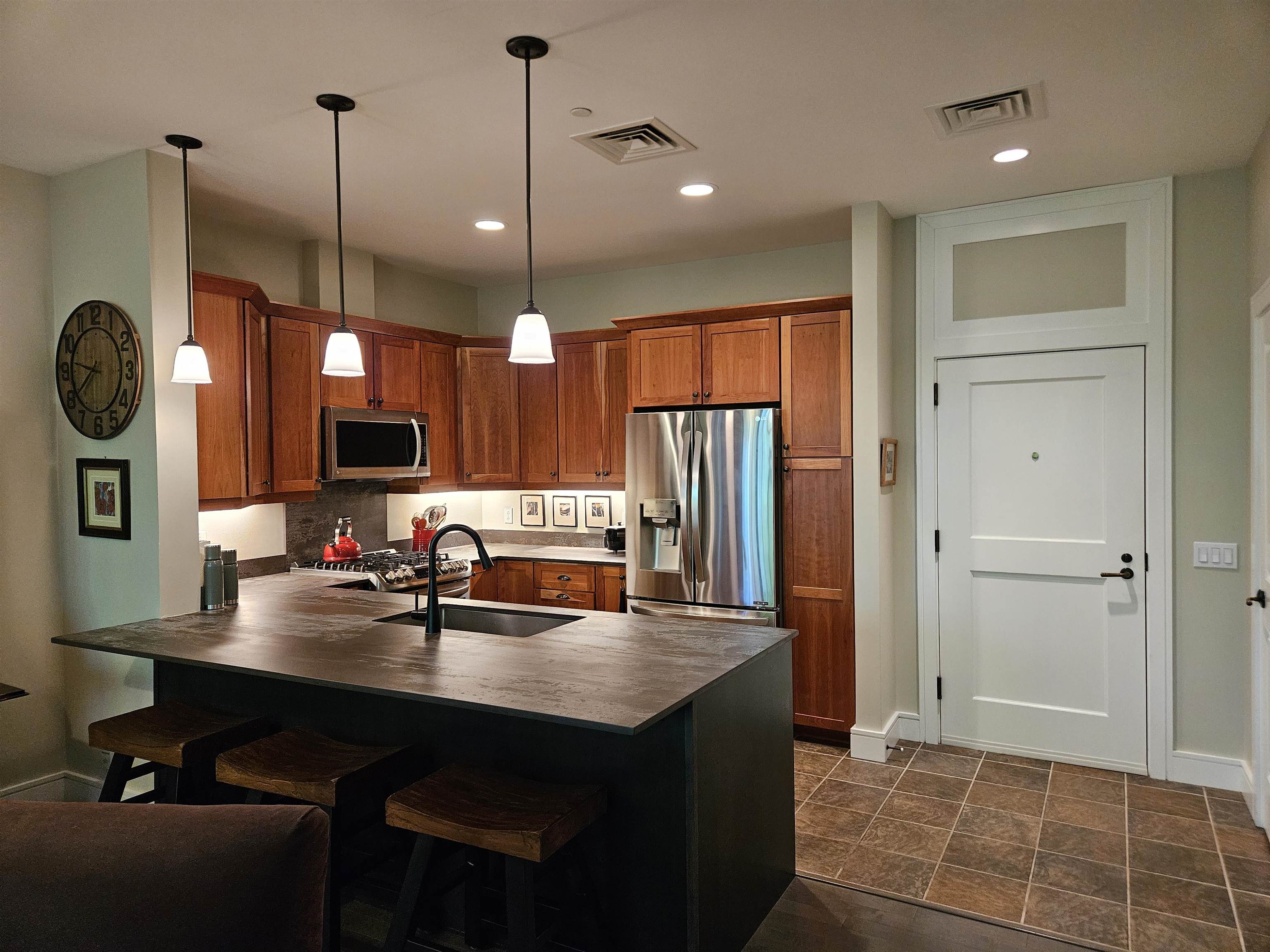 70 Maple Street 108