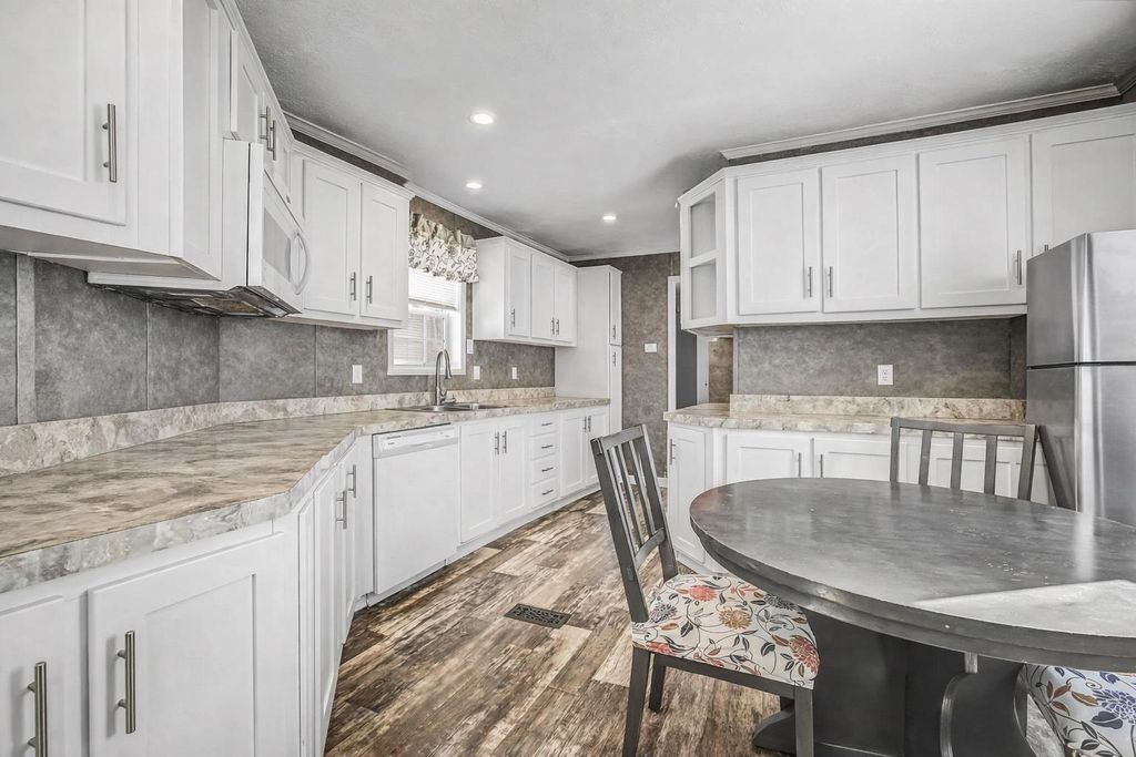 Photo of 28 Woodlawn Drive, Allenstown, NH 03275 (MLS # 5074860)