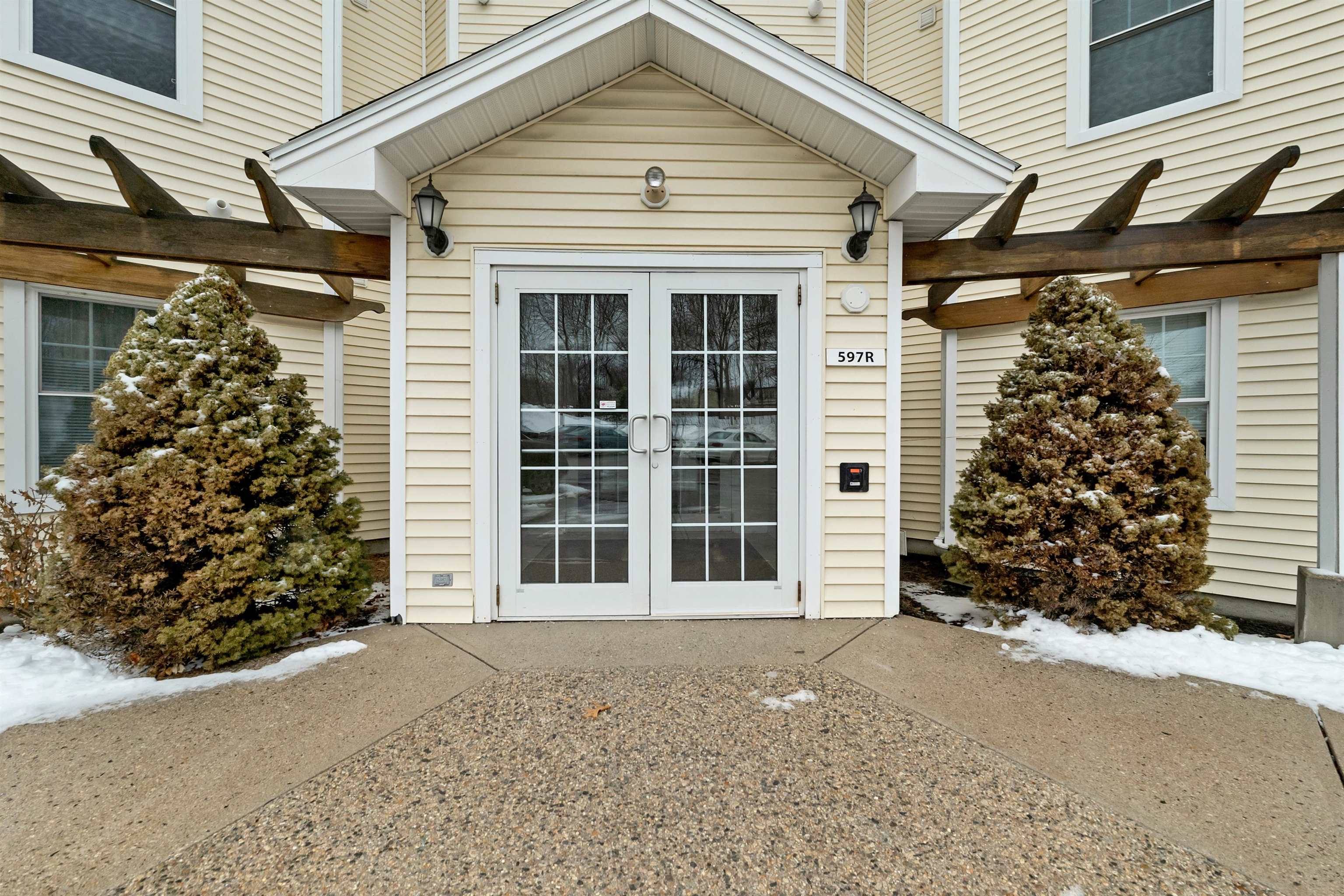 597R Lafayette Road 105