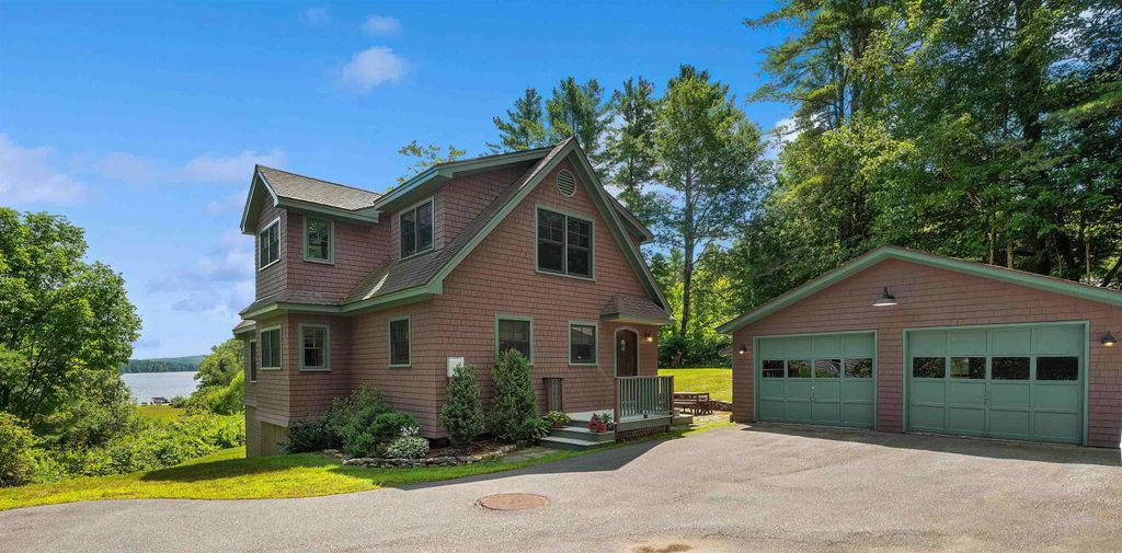 Photo of 760 Pleasant Street, New London, NH 03257 (MLS # 5054938)