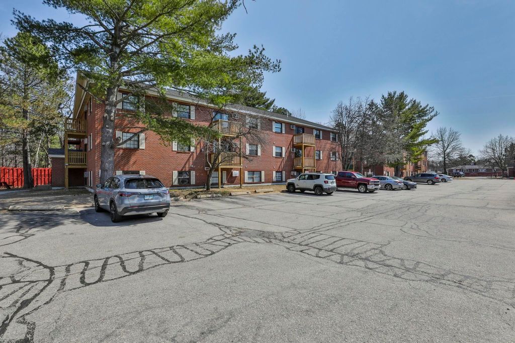 Photo of 12 East Side Drive #14, Concord, NH 03301 (MLS # 5085254)