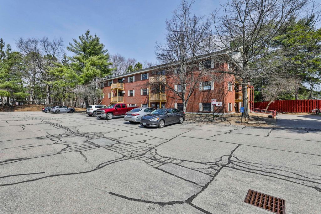 Photo of 12 East Side Drive #14, Concord, NH 03301 (MLS # 5085254)