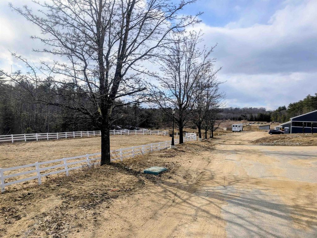 Photo of 40 Dunbarton Center Road, Bow, NH 03304 (MLS # 5081304)