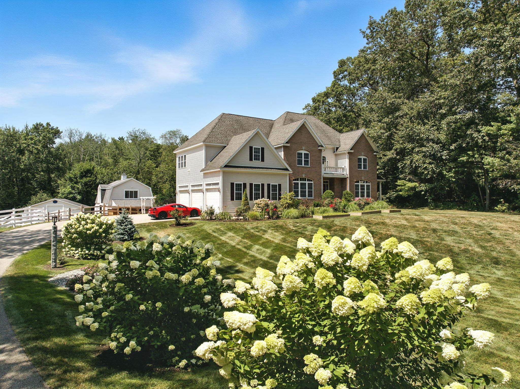 37 Houstons Way