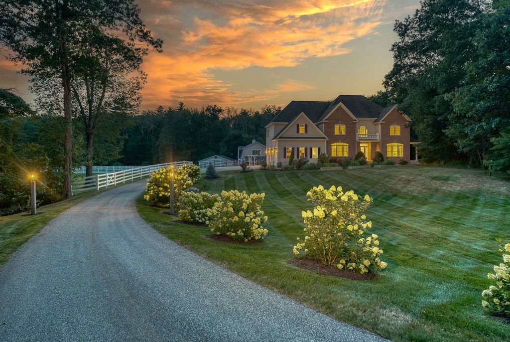 Photo of 37 Houstons Way, Hampstead, NH 03841 (MLS # 5066049)