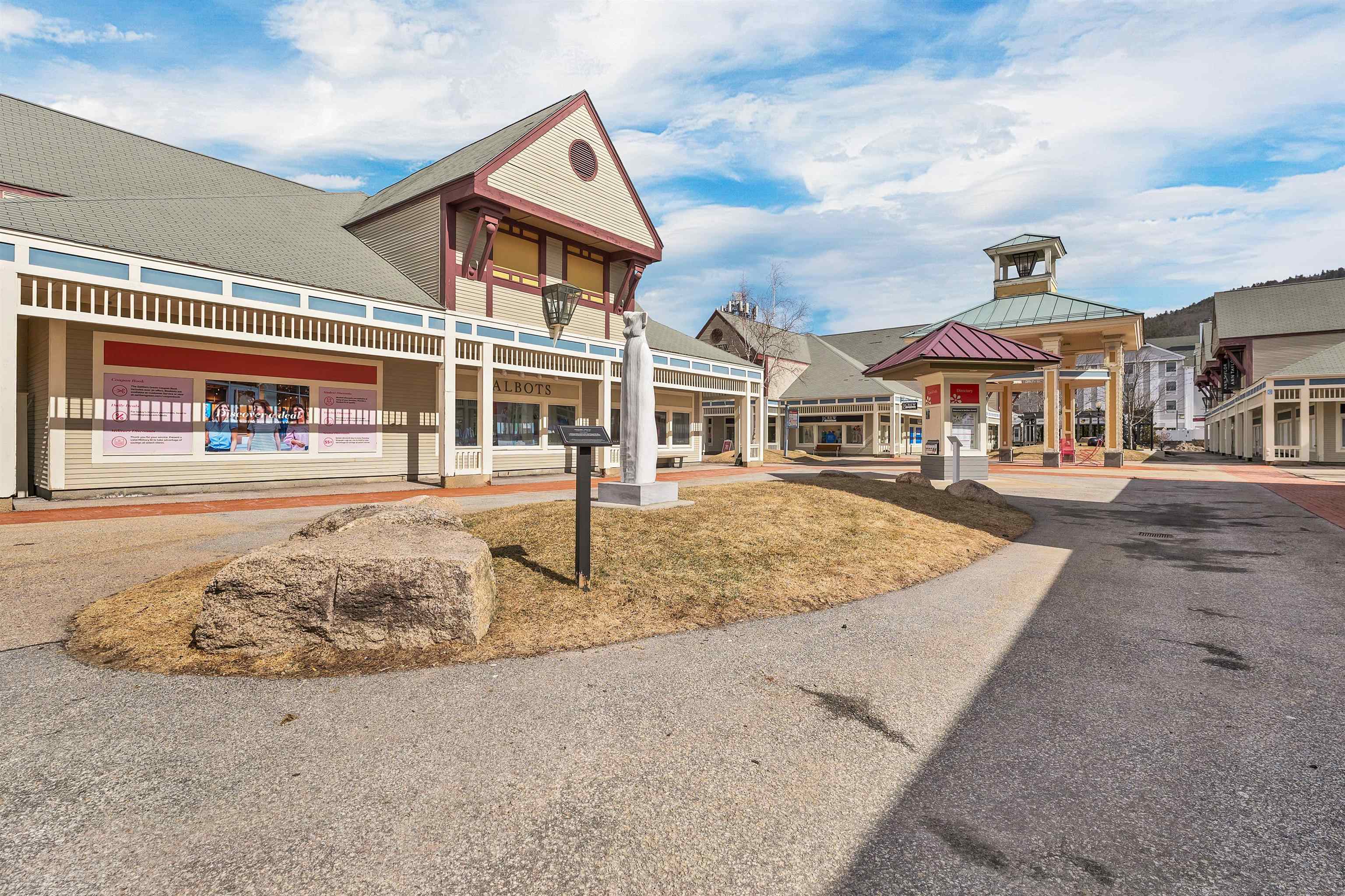 Conway, New Hampshire 03860, United States, 1 Bedroom Bedrooms, ,1 BathroomBathrooms,Residential,Active,109148