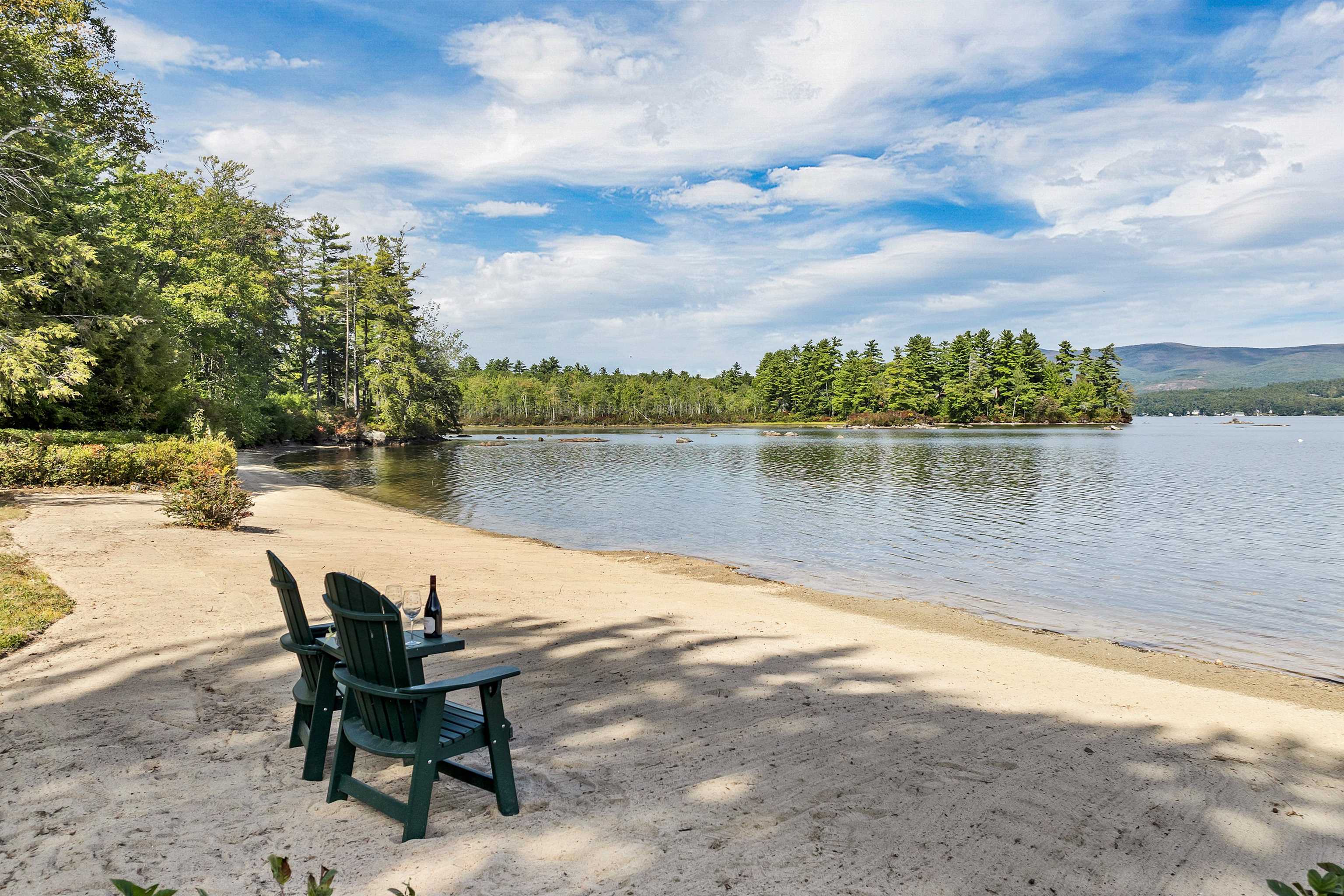 Moultonborough, New Hampshire 03254, United States, 4 Bedrooms Bedrooms, ,3 BathroomsBathrooms,Residential,Pending,213614