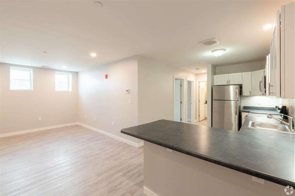 Photo of 540 Chestnut Street #3, Manchester, NH 03104 (MLS # 5054846)