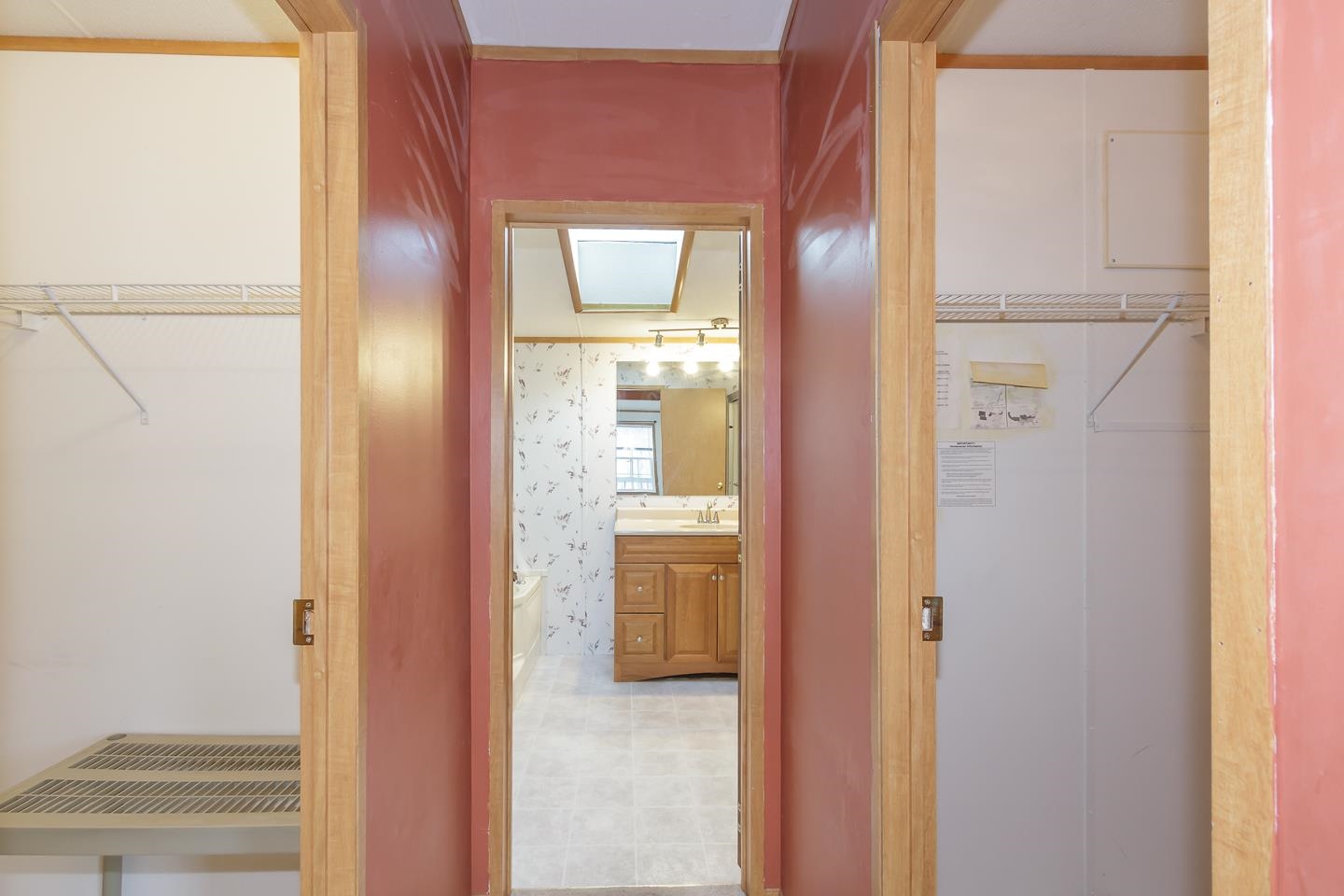 Barrington, New Hampshire 03825, United States, 3 Bedrooms Bedrooms, ,3 BathroomsBathrooms,Residential,Pending,87278