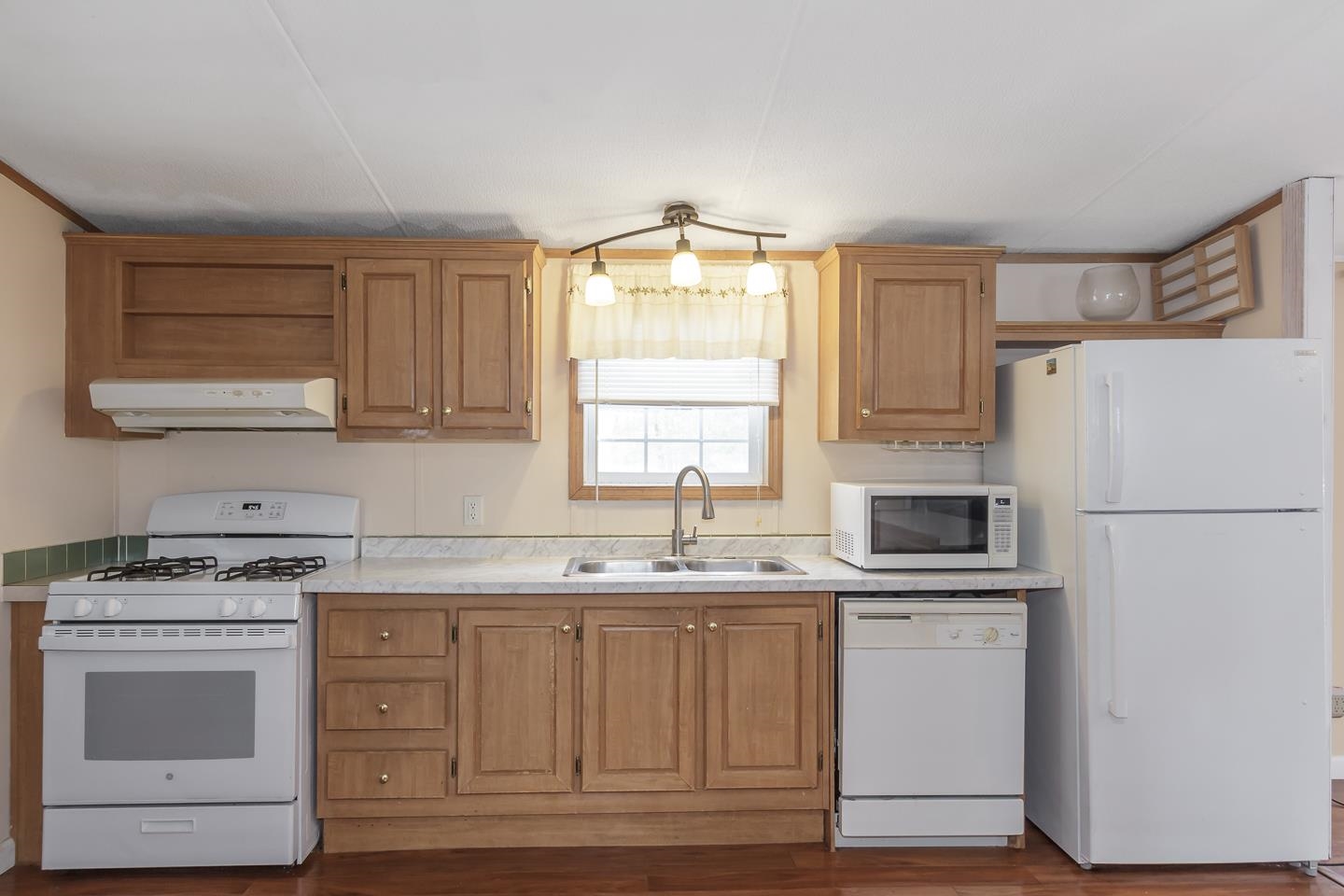 Barrington, New Hampshire 03825, United States, 3 Bedrooms Bedrooms, ,3 BathroomsBathrooms,Residential,Pending,87278