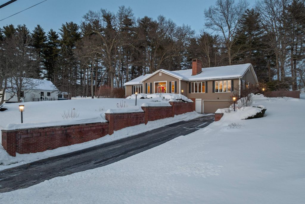 Photo of 18 Robin Drive, Hudson, NH 03051 (MLS # 5076352)