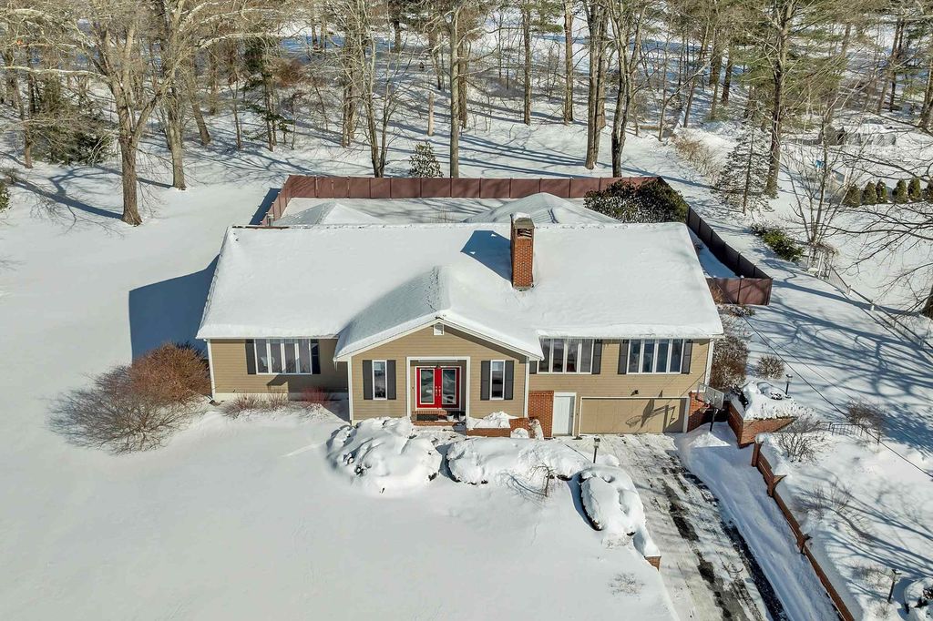 Photo of 18 Robin Drive, Hudson, NH 03051 (MLS # 5076352)