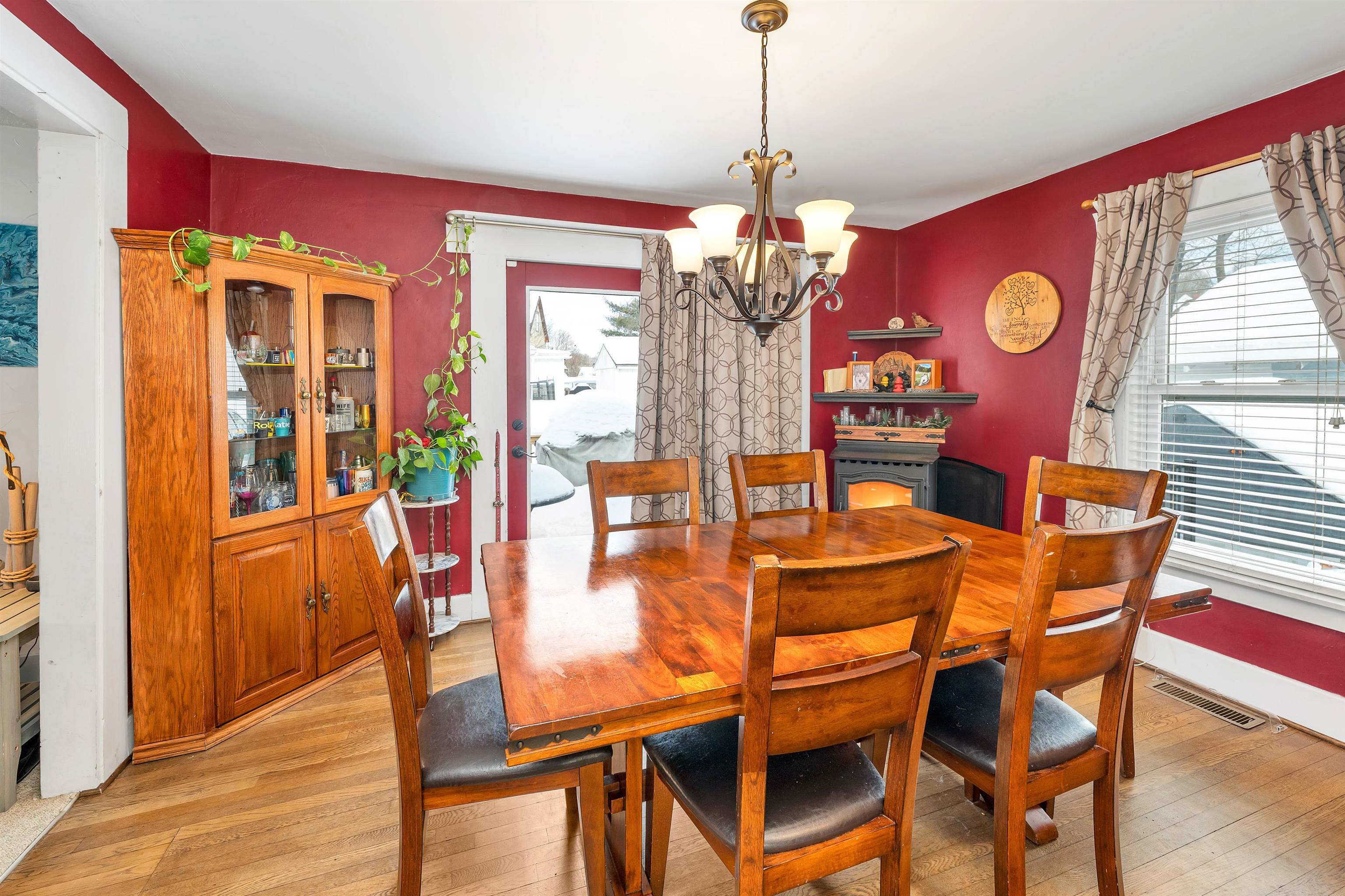 Laconia, New Hampshire 03246, United States, 3 Bedrooms Bedrooms, ,1 BathroomBathrooms,Residential,Pending,2481