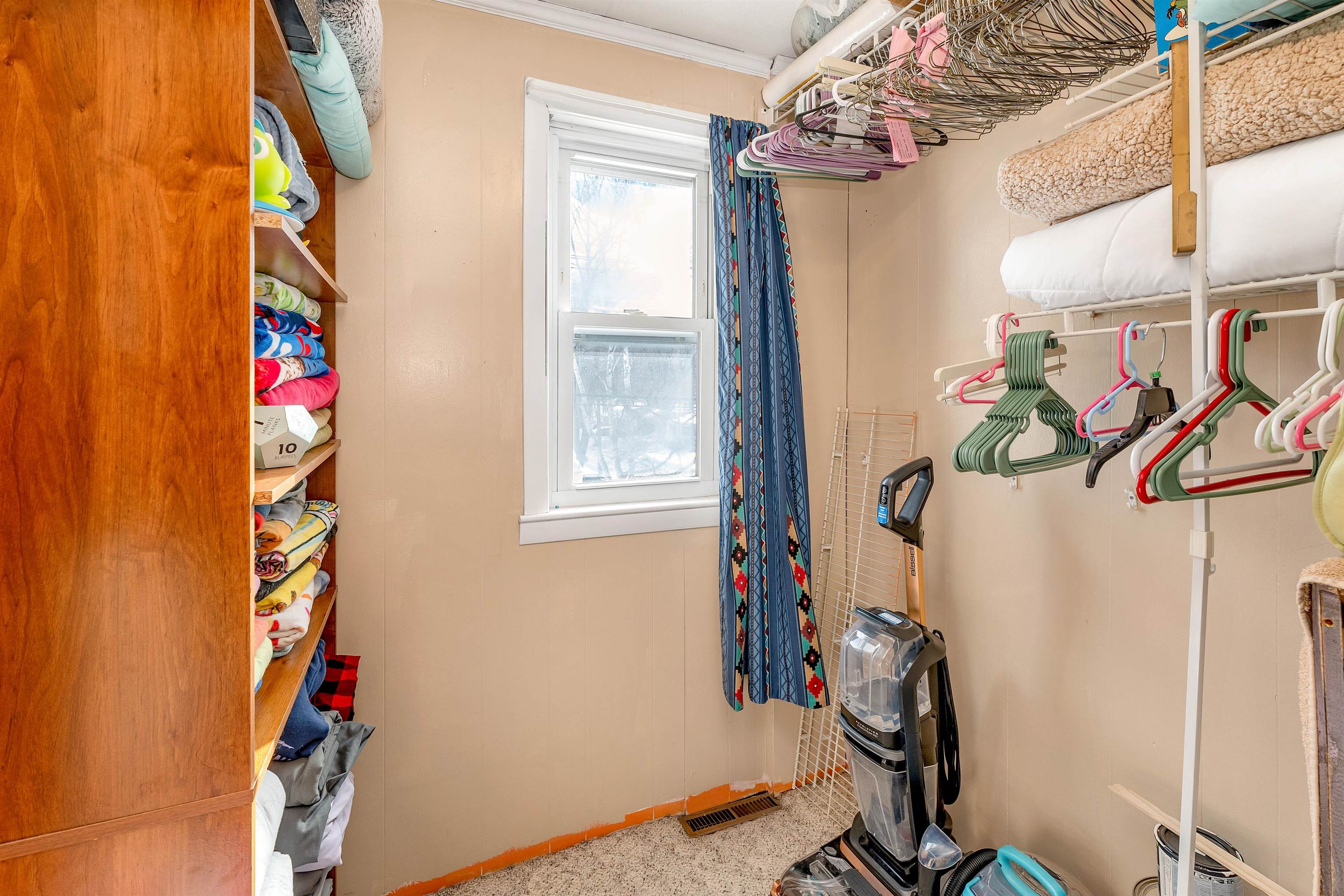 Laconia, New Hampshire 03246, United States, 3 Bedrooms Bedrooms, ,1 BathroomBathrooms,Residential,Pending,2481