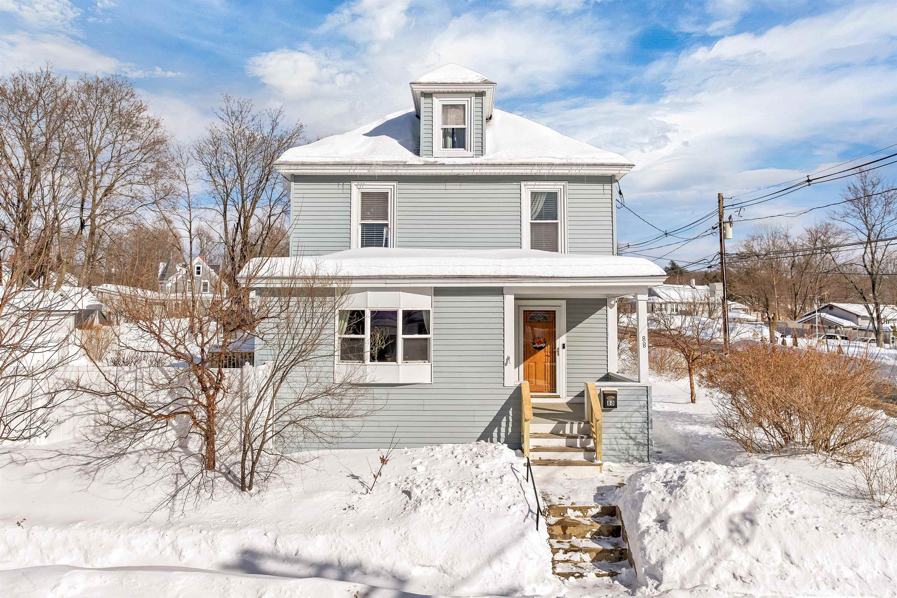 Laconia, New Hampshire 03246, United States, 3 Bedrooms Bedrooms, ,1 BathroomBathrooms,Residential,Pending,2481