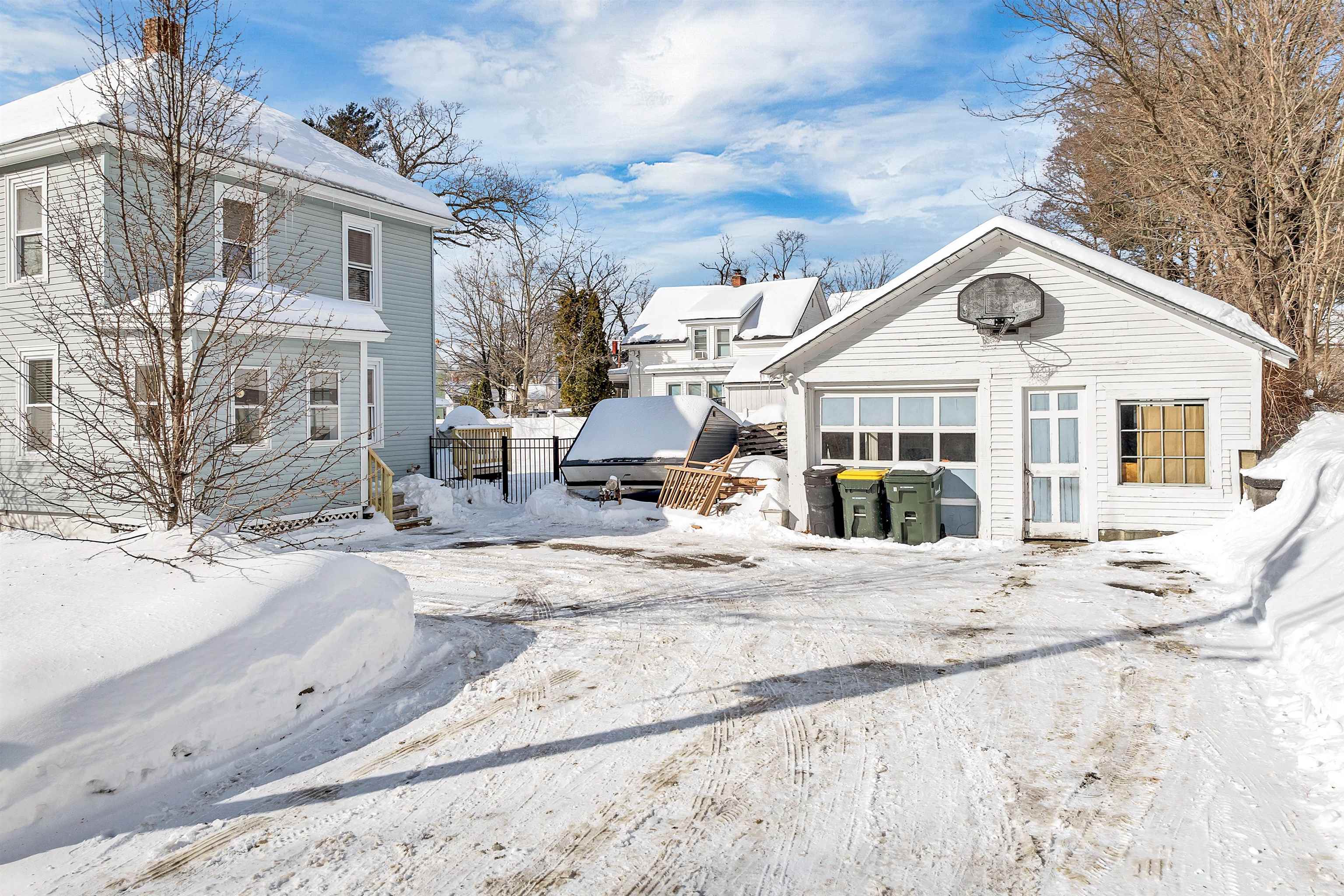 Laconia, New Hampshire 03246, United States, 3 Bedrooms Bedrooms, ,1 BathroomBathrooms,Residential,Pending,2481