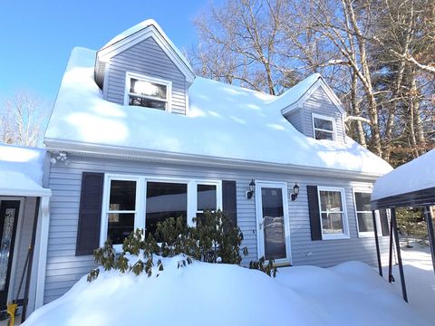 Photo of 9 Norton Woods Road, Newmarket, NH 03857 (MLS # 5076120)