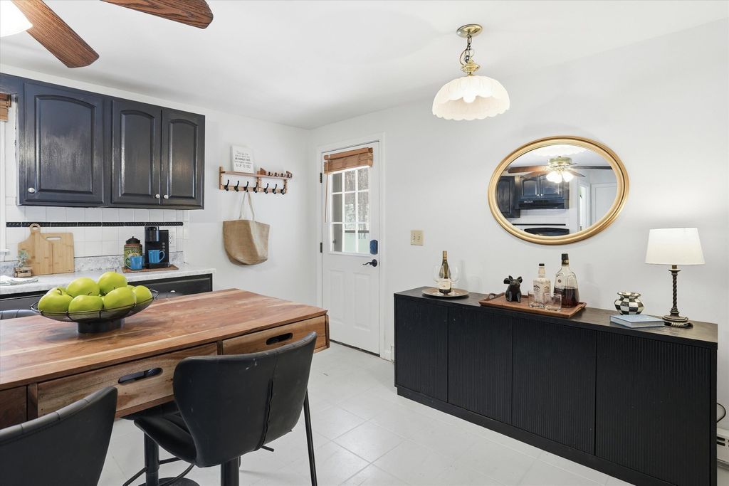 Photo of 128 Sandstone Circle, Londonderry, NH 03053 (MLS # 5077447)