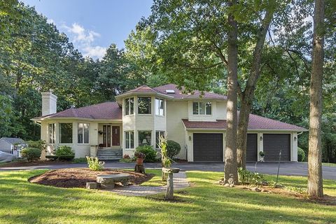 16 Fox Run Lane 10382 Salem NH 03079