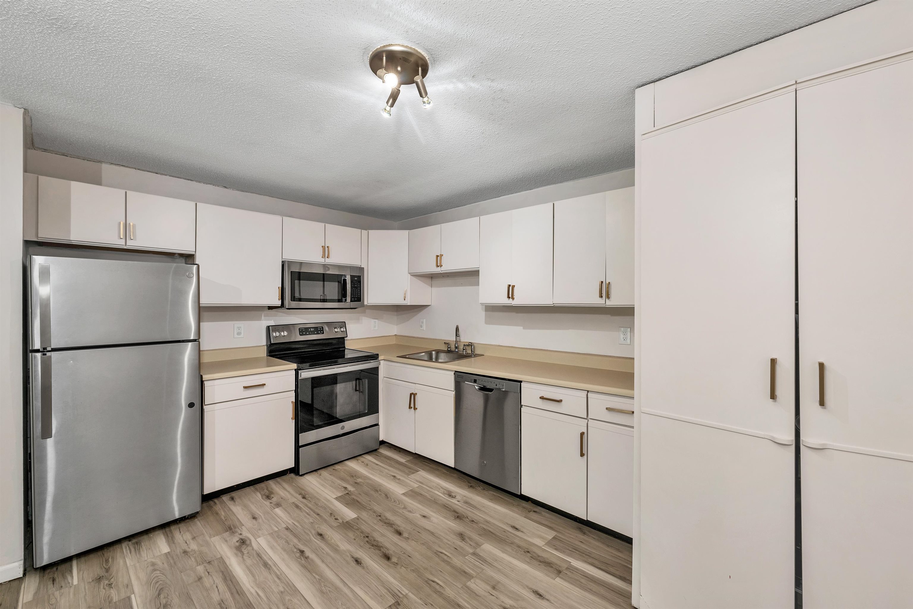 17 Kimberly Drive 33