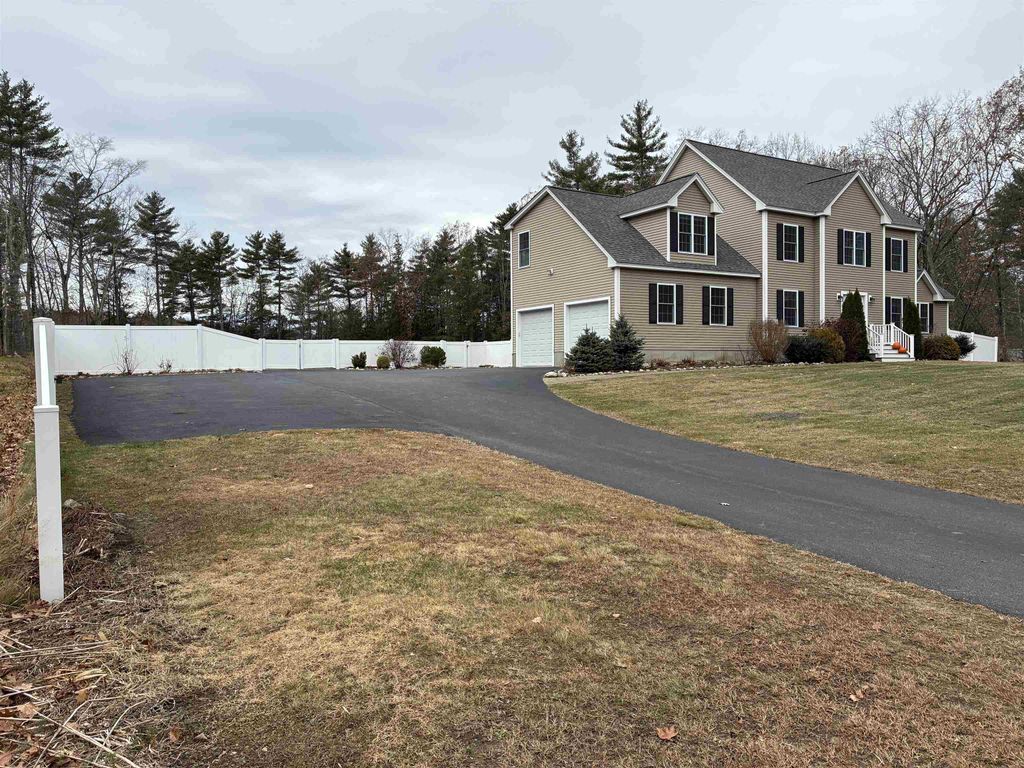 Photo of 5 Sheldon Road, Derry, NH 03038 (MLS # 5070763)