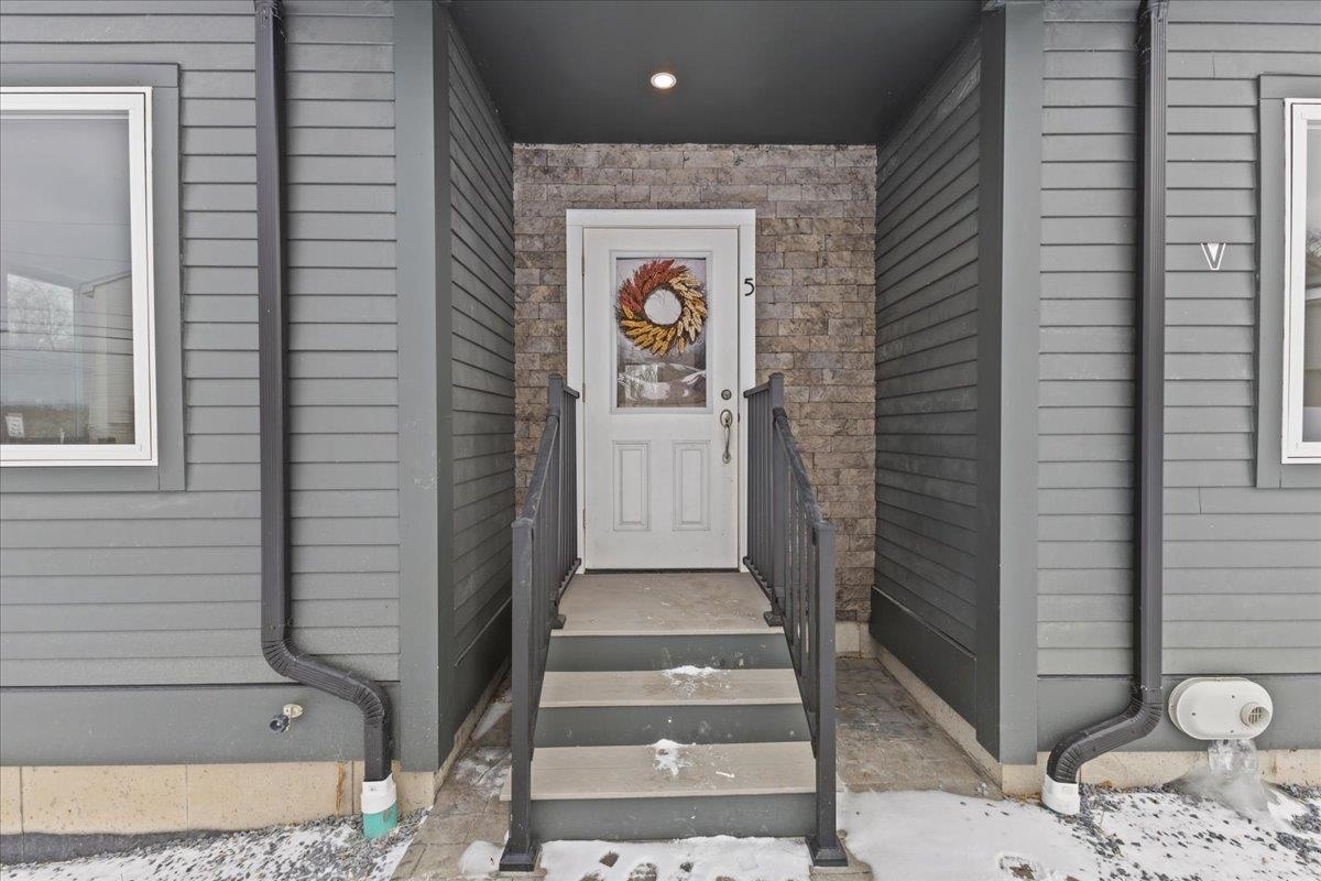 Vergennes, Vermont 05491, United States, 2 Bedrooms Bedrooms, ,2 BathroomsBathrooms,Residential,Active,44819