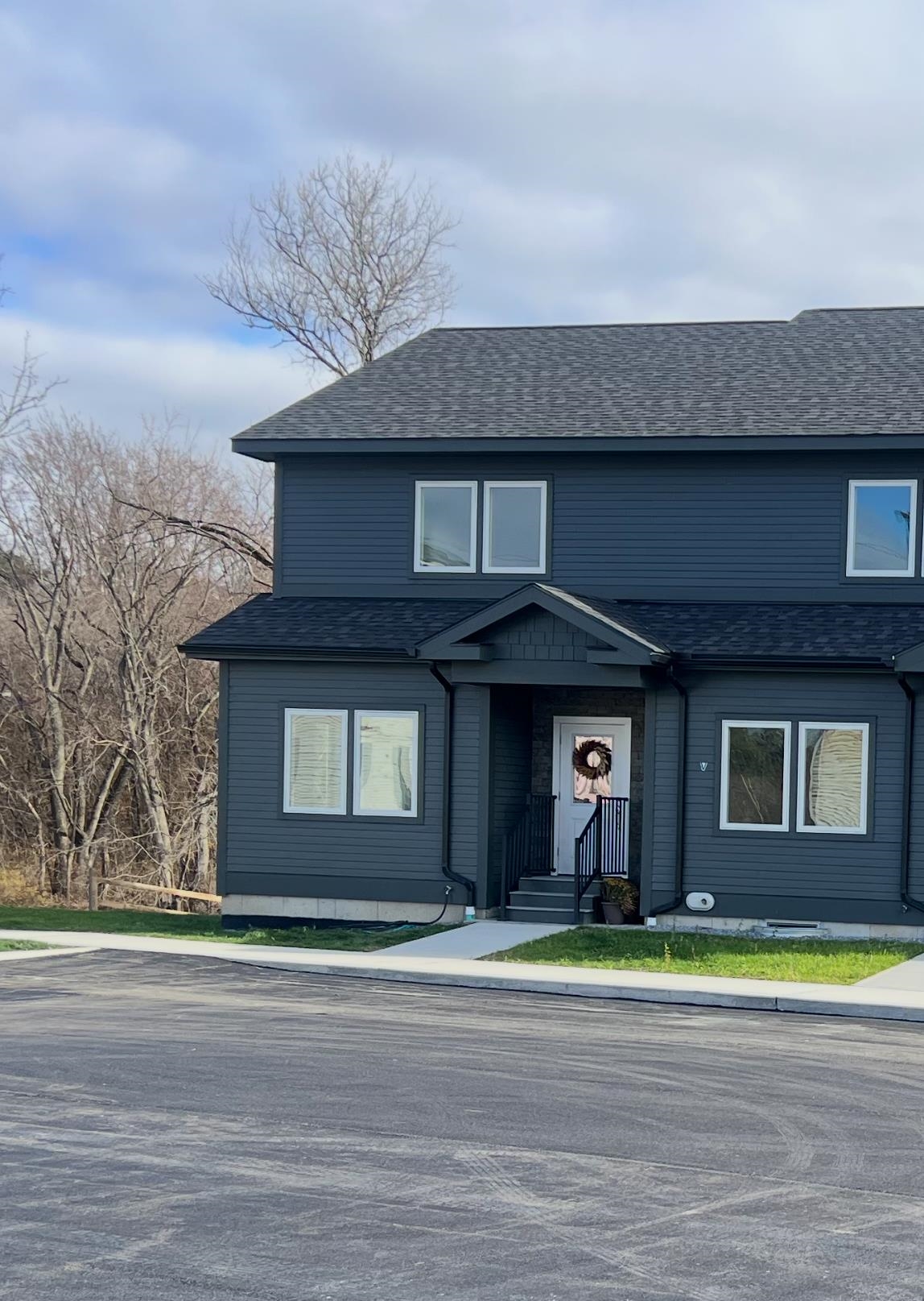 Vergennes, Vermont 05491, United States, 2 Bedrooms Bedrooms, ,2 BathroomsBathrooms,Residential,Active,44819