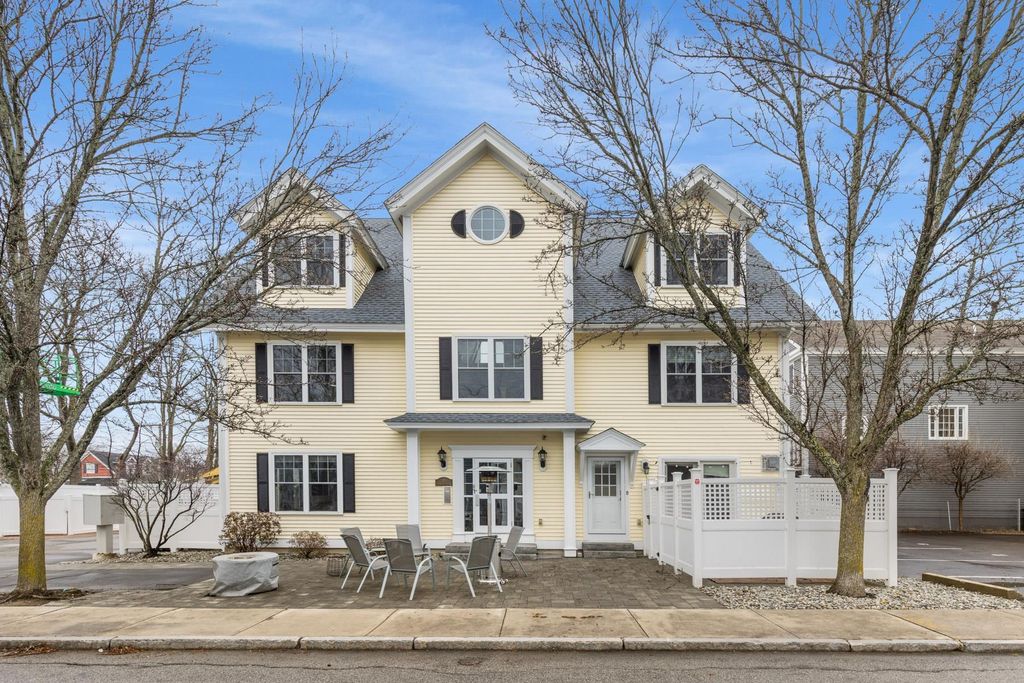 Photo of 43 Cornwall Street #B, Portsmouth, NH 03801 (MLS # 5083226)