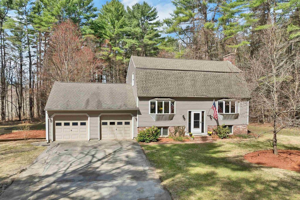 Photo of 4 Schoolhouse Road, Amherst, NH 03031 (MLS # 5084028)