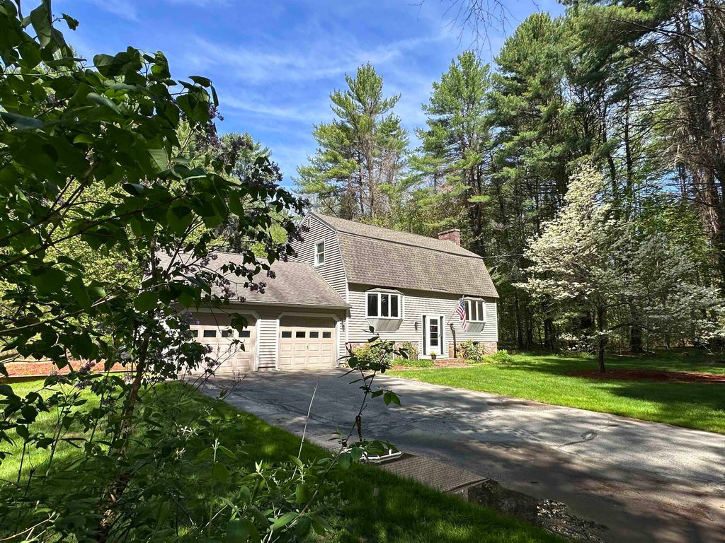 Photo of 4 Schoolhouse Road, Amherst, NH 03031 (MLS # 5084028)