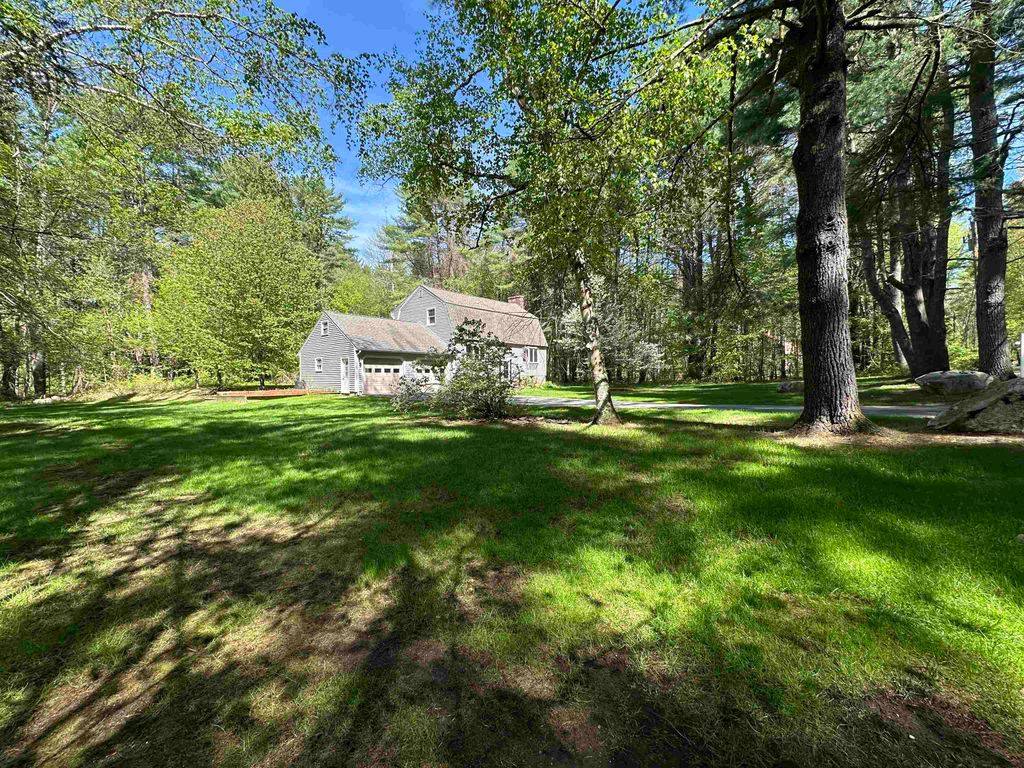 Photo of 4 Schoolhouse Road, Amherst, NH 03031 (MLS # 5084028)