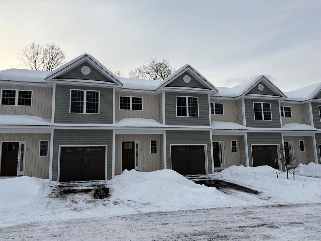 Photo of 5 Dearborn Circle, Goffstown, NH 03045 (MLS # 5074995)
