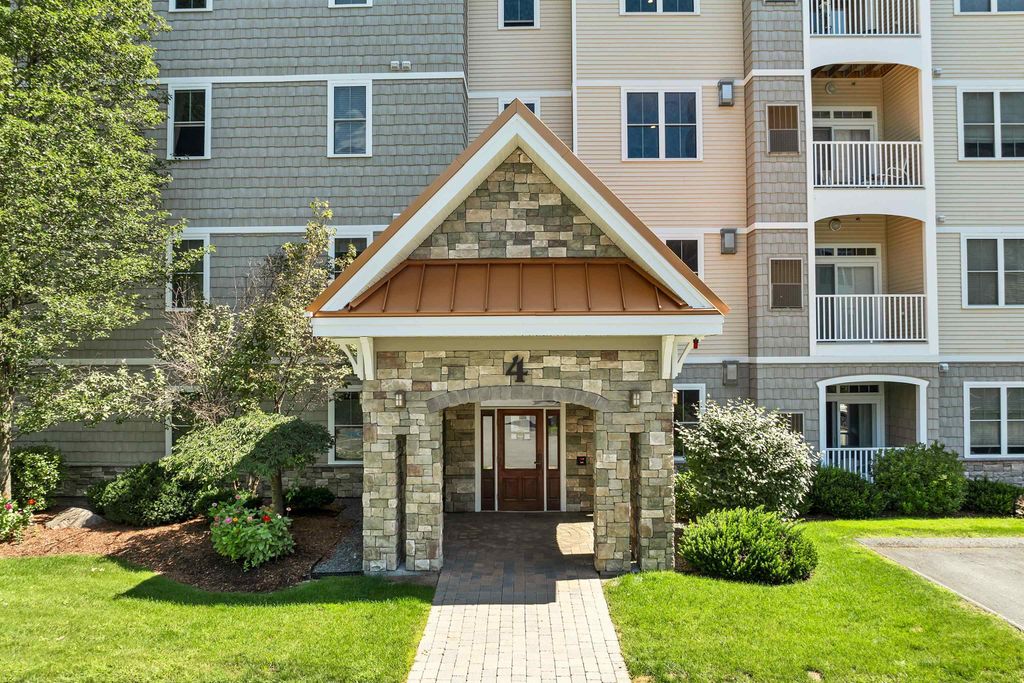 Photo of 4 Henry David Drive #203, Nashua, NH 03062 (MLS # 5058180)