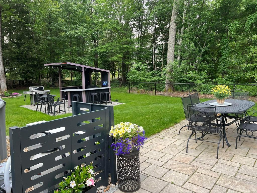 Photo of 10 Whidden Lane, Litchfield, NH 03052 (MLS # 5082485)