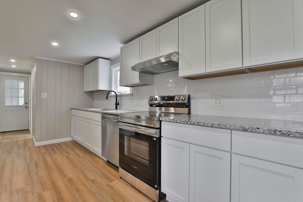 Photo of 17 Derry Road, Chester, NH 03036 (MLS # 5086317)