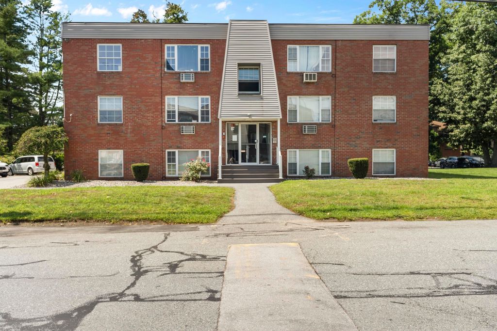 Photo of 99 Cluff Crossing #F10, Salem, NH 03079 (MLS # 5075879)