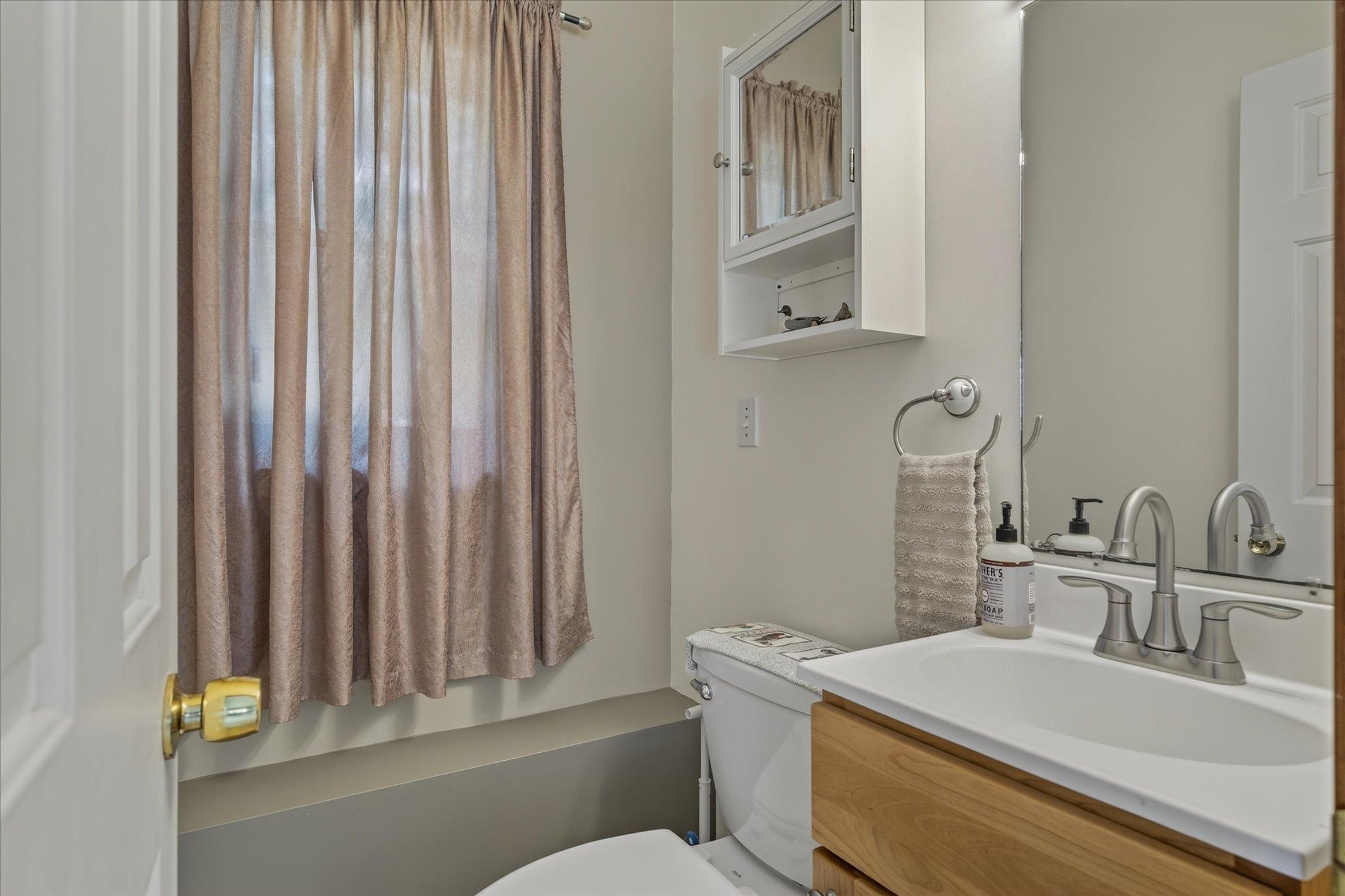 West Rutland, Vermont 05777, United States, 3 Bedrooms Bedrooms, ,1 BathroomBathrooms,Residential,Active,202377