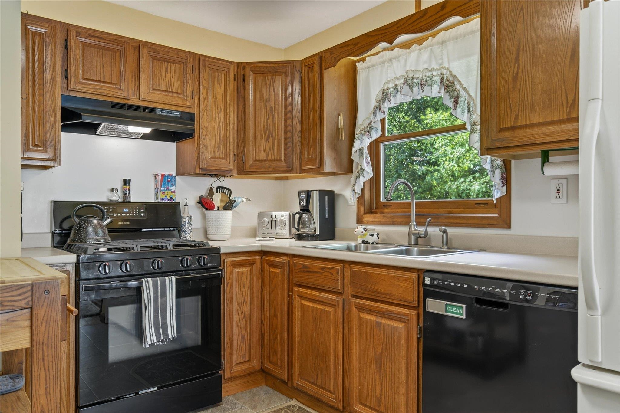 West Rutland, Vermont 05777, United States, 3 Bedrooms Bedrooms, ,1 BathroomBathrooms,Residential,Active,202377