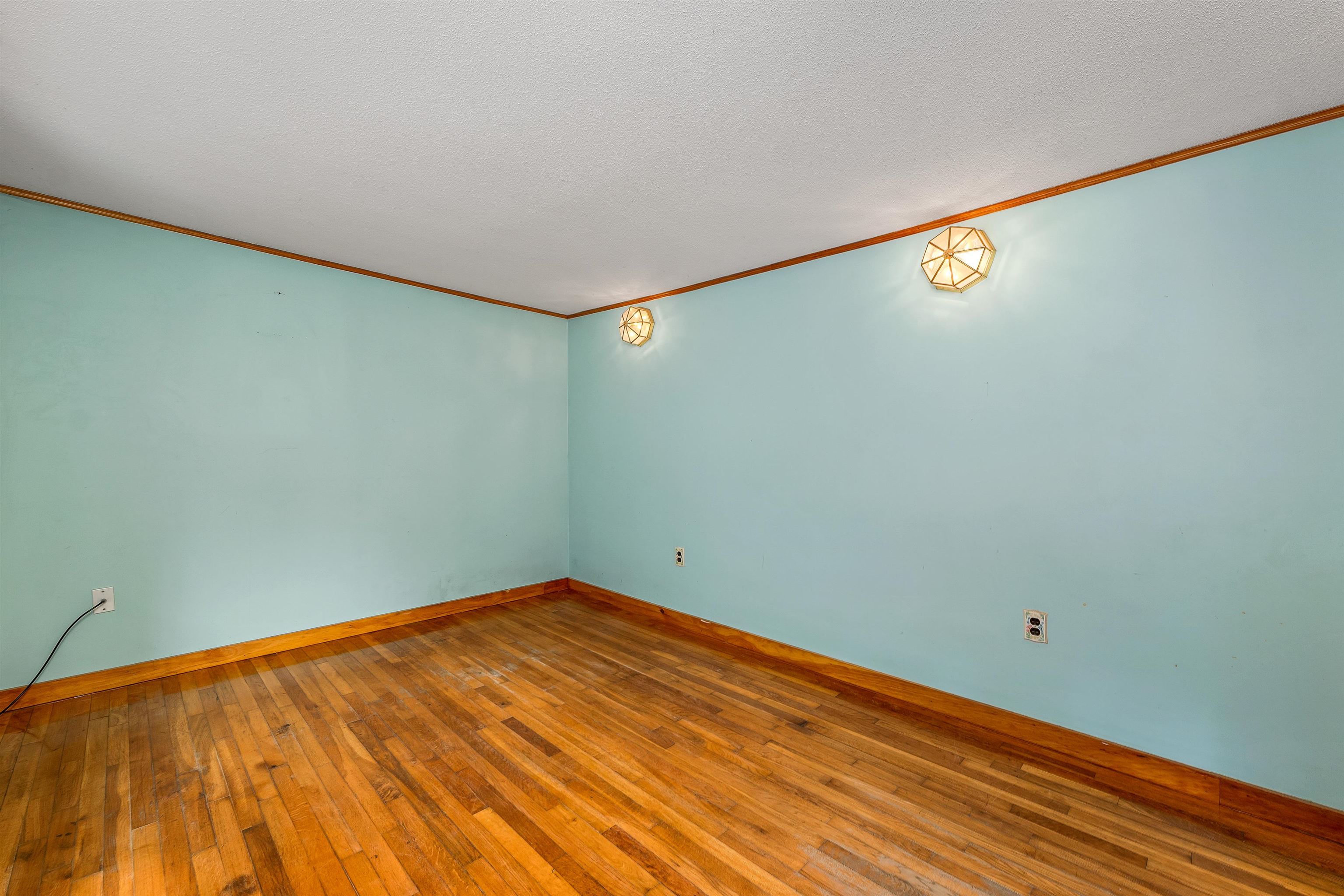 Claremont, New Hampshire 03743, United States, 4 Bedrooms Bedrooms, ,1 BathroomBathrooms,Residential,Pending,213554