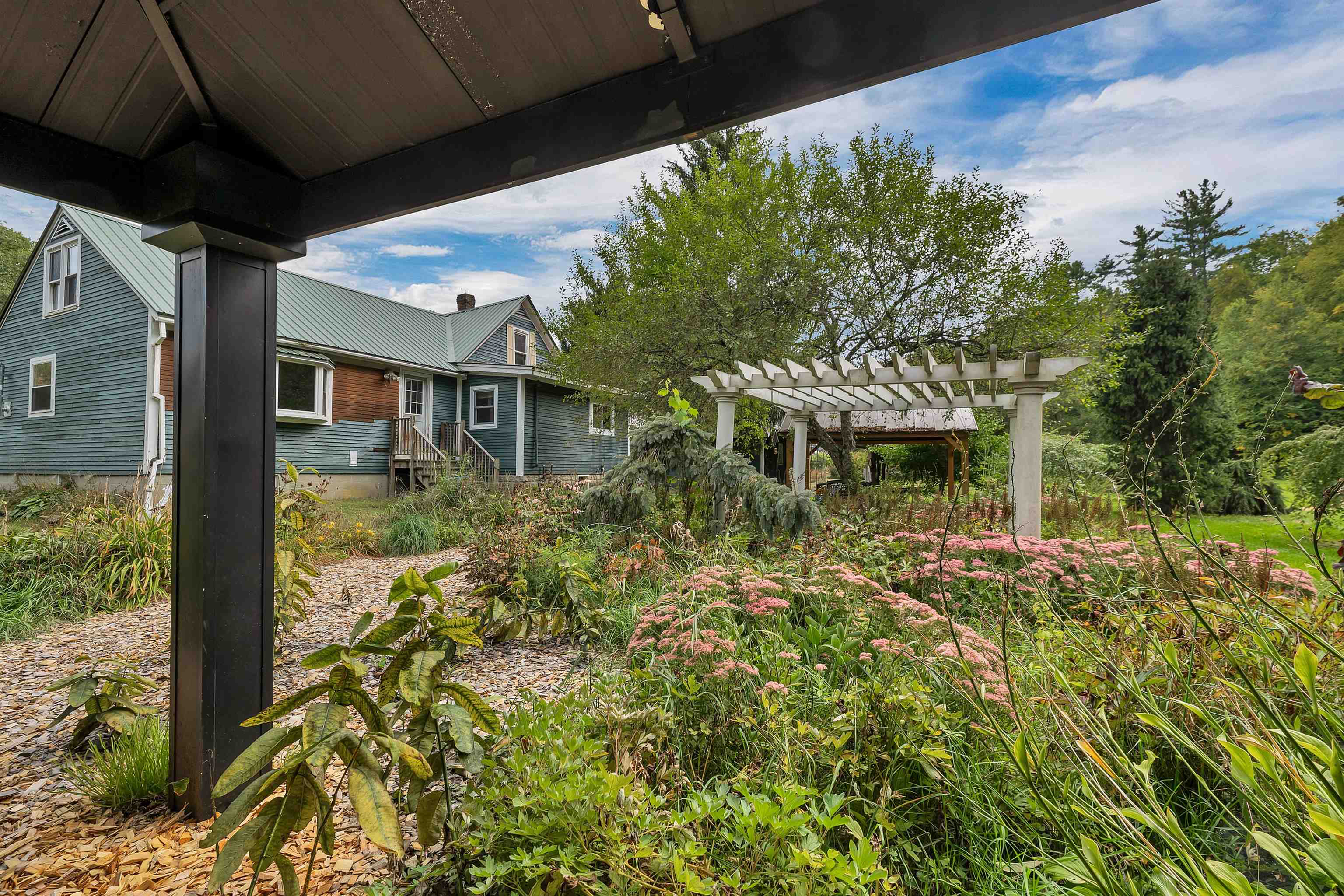 Claremont, New Hampshire 03743, United States, 4 Bedrooms Bedrooms, ,1 BathroomBathrooms,Residential,Pending,213554