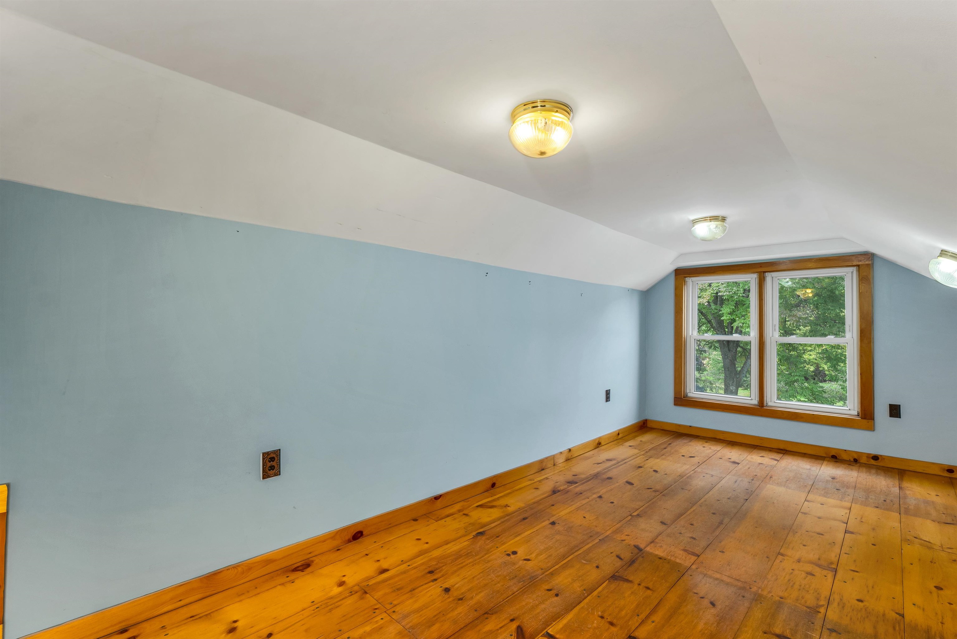 Claremont, New Hampshire 03743, United States, 4 Bedrooms Bedrooms, ,1 BathroomBathrooms,Residential,Pending,213554